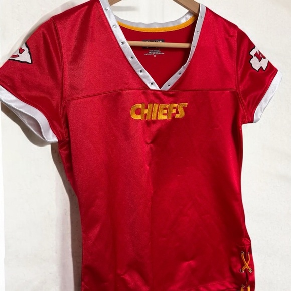 ✨ Vintage-Inspired Kansas City Chiefs Jersey Tee – Women’s Sz M bling Swiftie - Picture 5 of 10